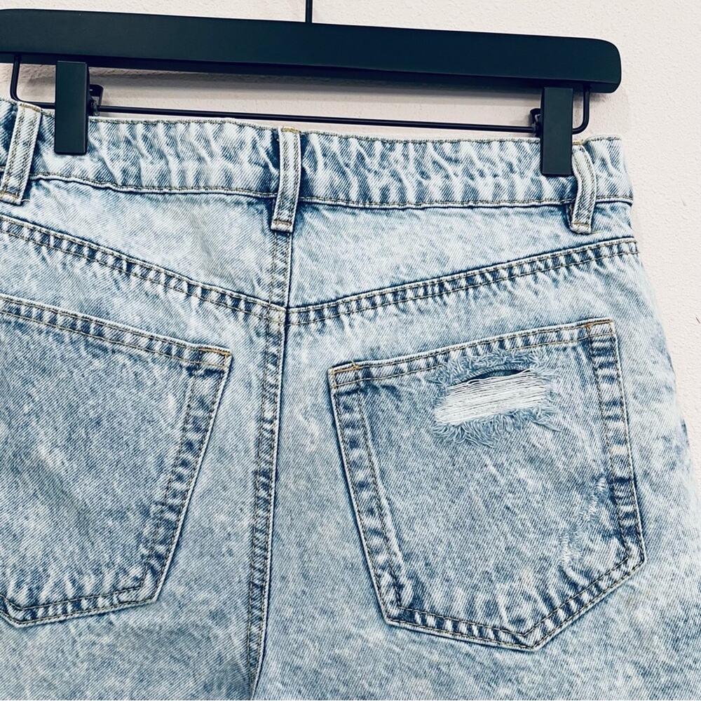 Blue Age Light Acid Wash High Rise Distressed Denim Jean Shorts - Small - Picture 7 of 13
